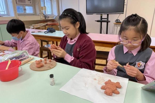 奧運熊貓黏土製作中