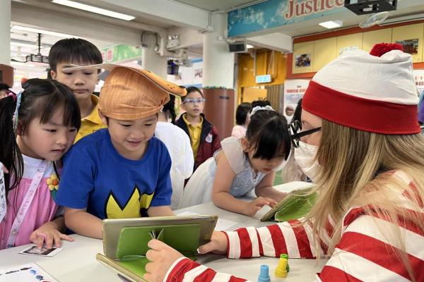  English Reading Day_Where_s Wally Game Booth